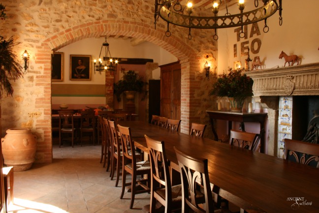 farmhouse-dining-room-with-stone-limestone-floors